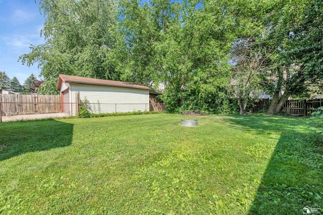 632 John Rolfe Dr, Monroe, MI 48162 - fenced backyard featuring an outbuilding