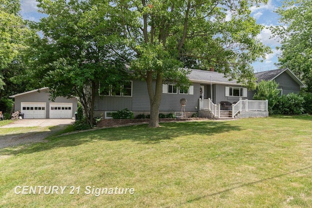 7320 N River Rd, Freeland, MI 48623 - single story home featuring a front yard and a garage