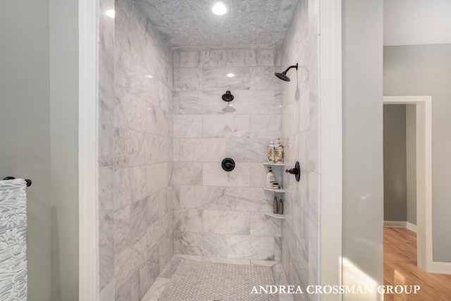 41 Bay Meadows Dr, Holland, MI 49424 - full bath with a tile shower, wood finished floors, and recessed lighting