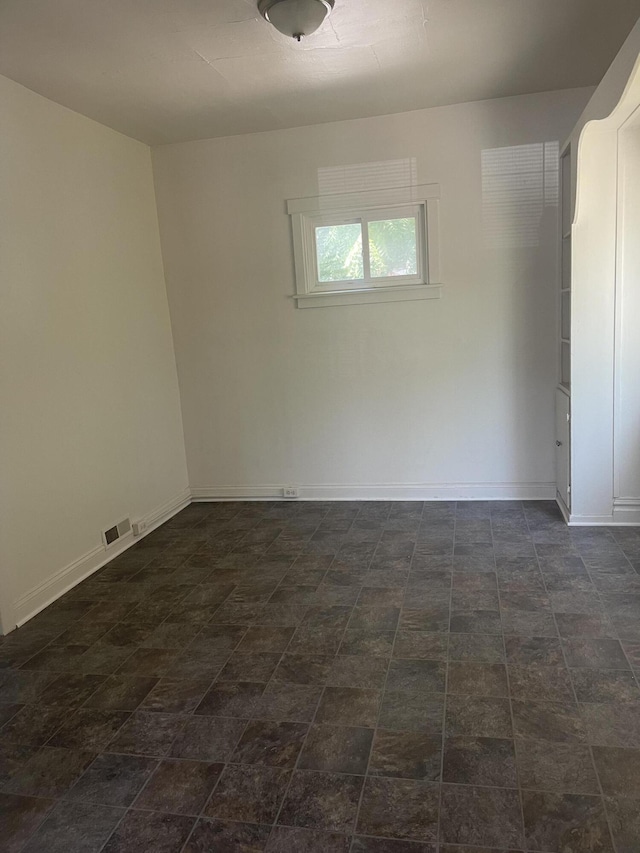 515 Hall St SE, Grand Rapids, MI 49507 - unfurnished room featuring baseboards