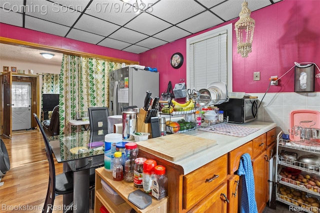 3831 Casmere St, Hamtramck, MI 48212 - kitchen with stainless steel appliances, light wood-style flooring, light countertops, and a drop ceiling