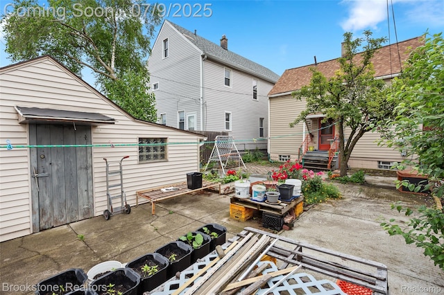 3831 Casmere St, Hamtramck, MI 48212 - back of house with a patio area
