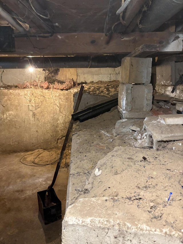 1016 Villa Ct, Benton Harbor, MI 49022 - inside crawl space