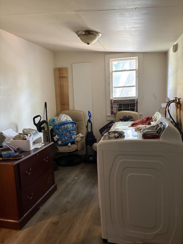 1016 Villa Ct, Benton Harbor, MI 49022 - bedroom featuring wood finished floors and washer and clothes dryer