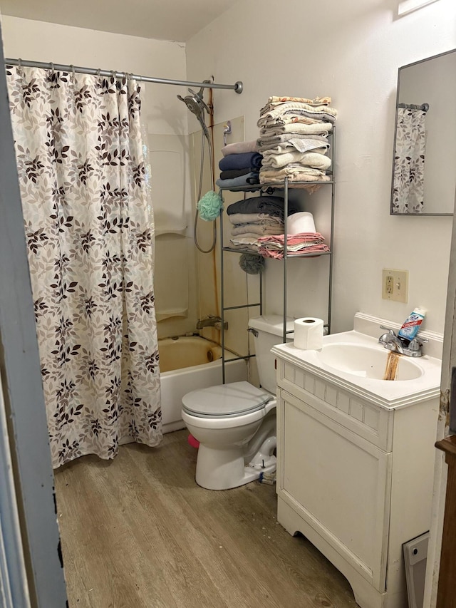 1016 Villa Ct, Benton Harbor, MI 49022 - bathroom with wood finished floors, vanity, and shower / bath combination with curtain