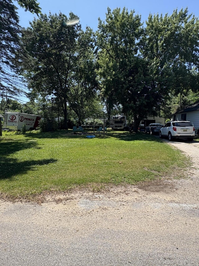 1016 Villa Ct, Benton Harbor, MI 49022 - view of front of house featuring a front yard