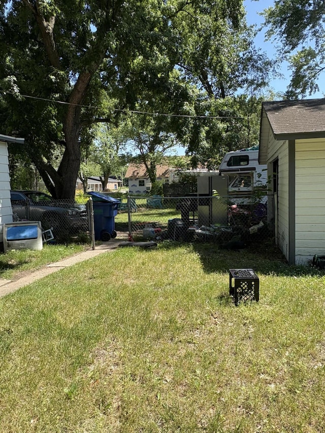 1016 Villa Ct, Benton Harbor, MI 49022 - view of yard
