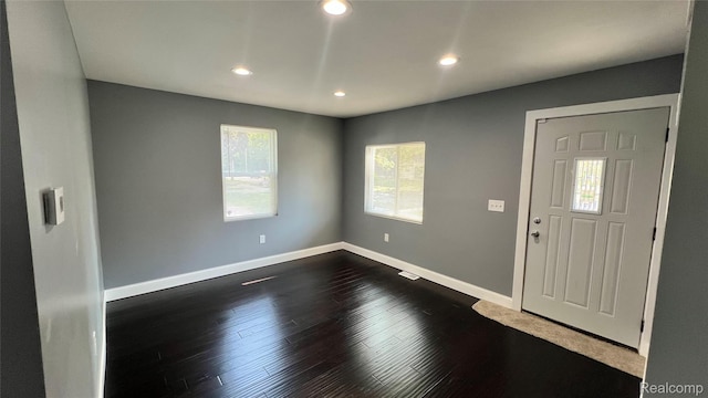 16535 Lamphere St, Detroit, MI 48219 - foyer entrance with dark wood-style floors and recessed lighting