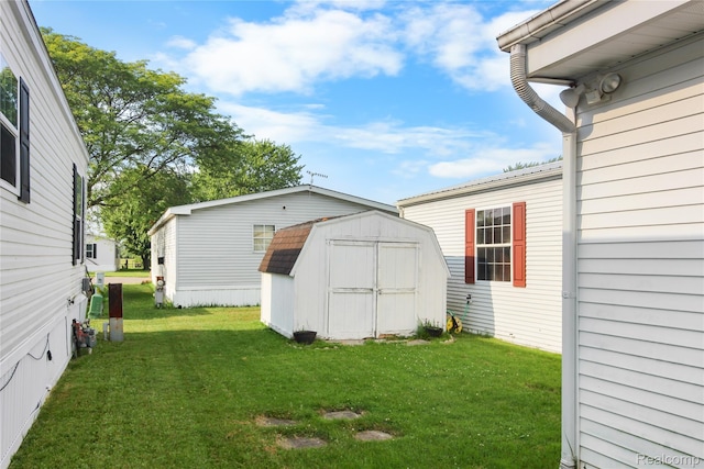 325 Yorkshire, Newport, MI 48166 - view of green lawn with a storage shed