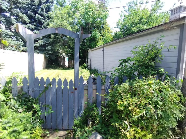 3539 14th St, Wyandotte, MI 48192 - view of fenced yard