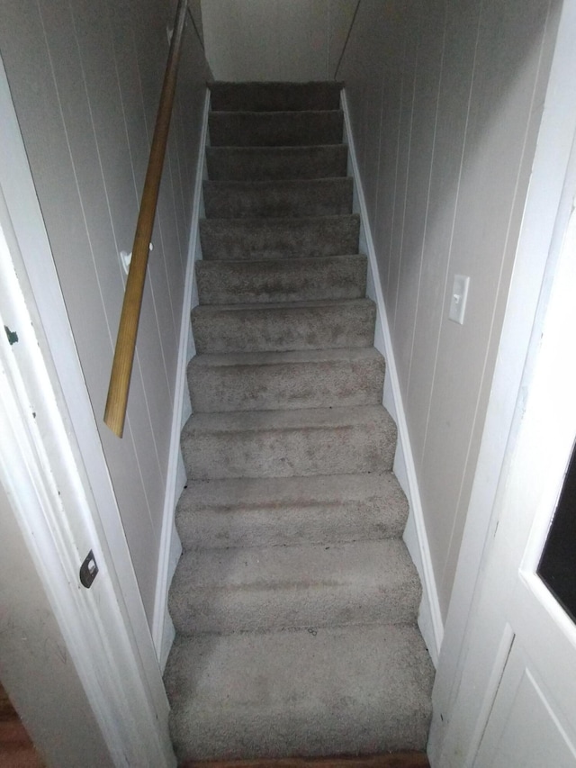 3539 14th St, Wyandotte, MI 48192 - view of staircase