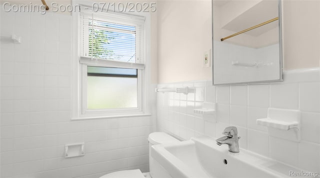 2606 Willow St, Dearborn, MI 48124 - bathroom featuring toilet and tile walls