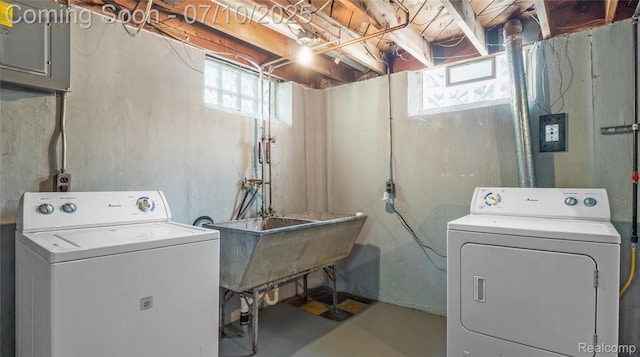 2606 Willow St, Dearborn, MI 48124 - laundry room with washer and clothes dryer