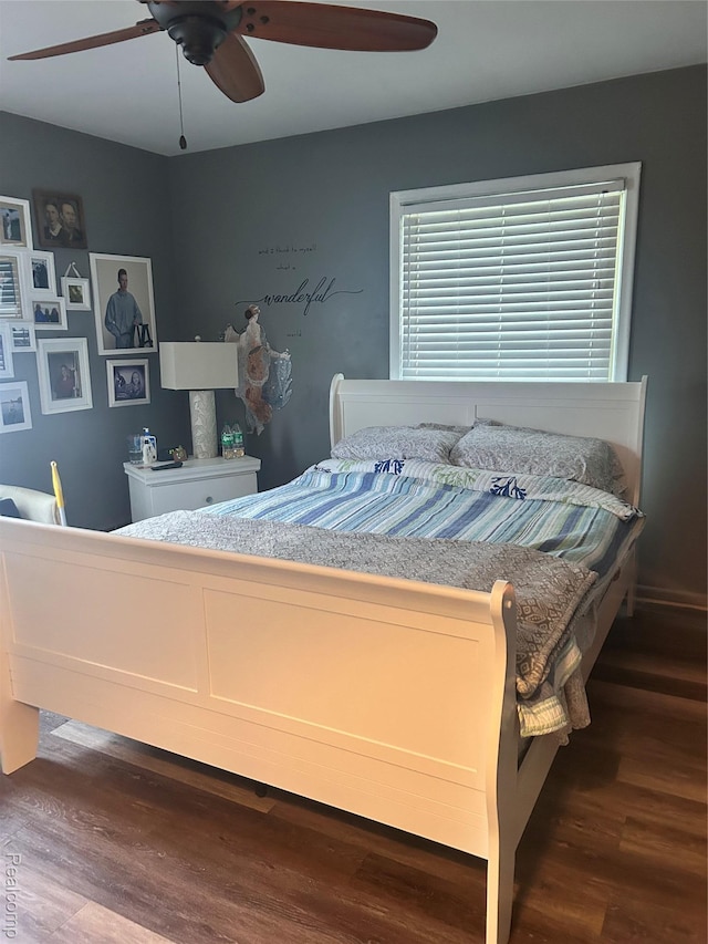 305 Goldengate St, Lake Orion, MI 48362 - bedroom with wood finished floors and a ceiling fan
