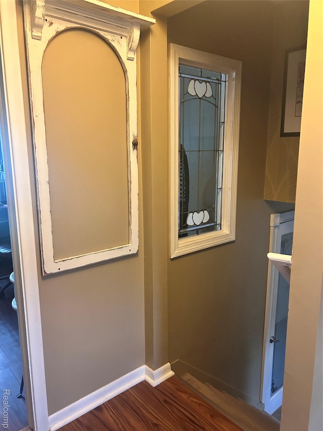 305 Goldengate St, Lake Orion, MI 48362 - corridor featuring wood finished floors and baseboards