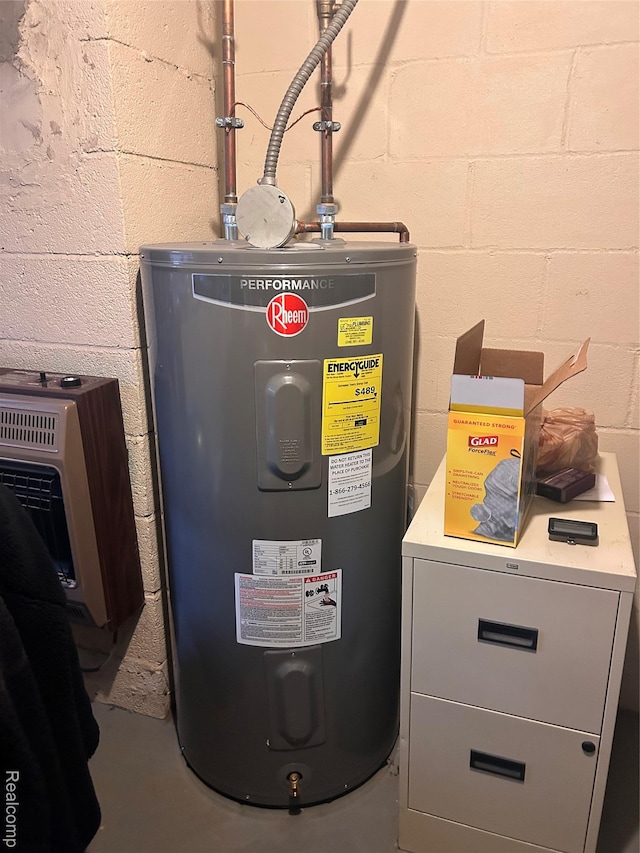 305 Goldengate St, Lake Orion, MI 48362 - utilities featuring electric water heater and heating unit