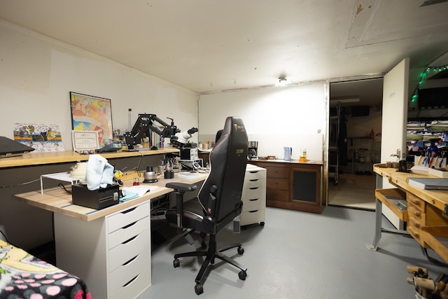 31124 Geraldine St, Westland, MI 48185 - office area with concrete flooring