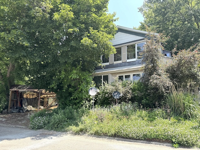 521 N 3rd St, Niles, MI 49120 - view of side of home