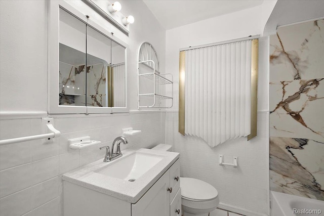 18285 Faust Ave, Detroit, MI 48219 - full bathroom featuring vanity and tile walls