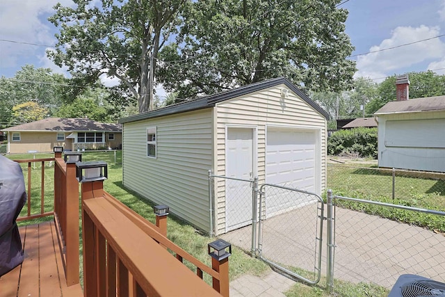 514 Hunter St, Saginaw, MI 48602 - detached garage with driveway