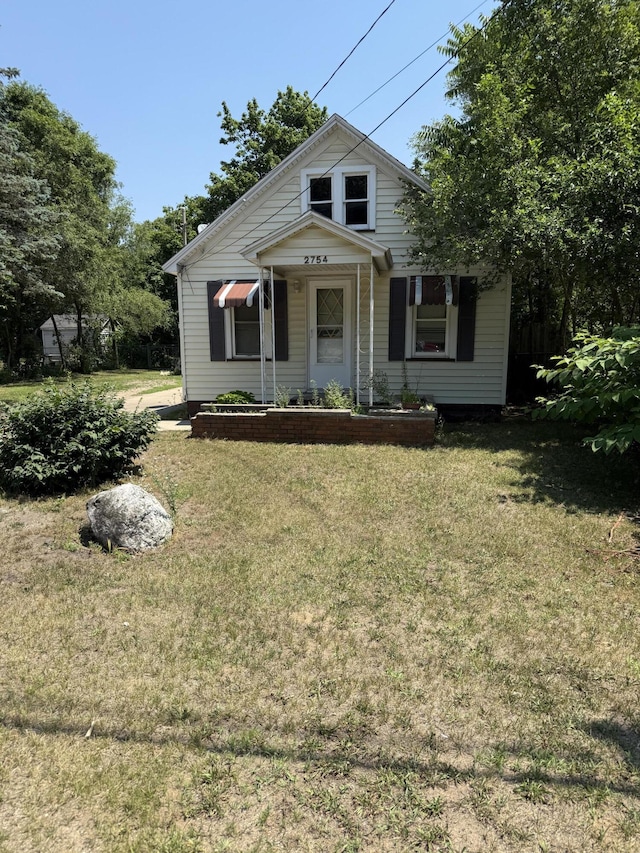 2754 Huizenga St, Norton Shores, MI 49444 - bungalow featuring a front lawn
