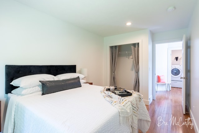 68 E River Rd, Muskegon, MI 49445 - bedroom featuring washer / clothes dryer, light wood-type flooring, recessed lighting, and a closet