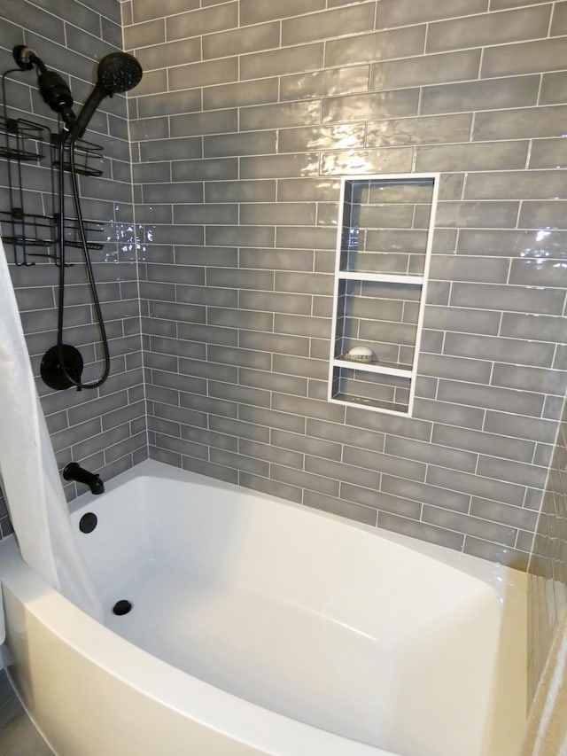 630 Forest St, Wyandotte, MI 48192 - full bath with shower / tub combo