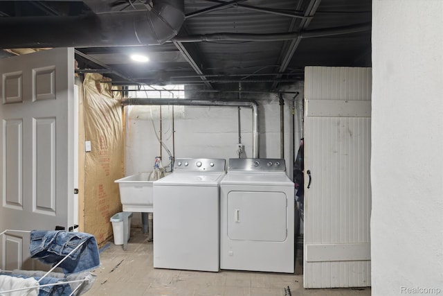 15404 Belmont Ave, Allen Park, MI 48101 - laundry area featuring washer and dryer