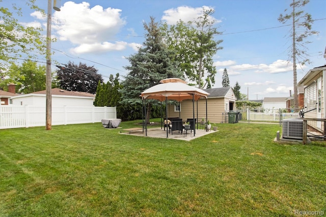 15404 Belmont Ave, Allen Park, MI 48101 - fenced backyard featuring a gazebo and a patio