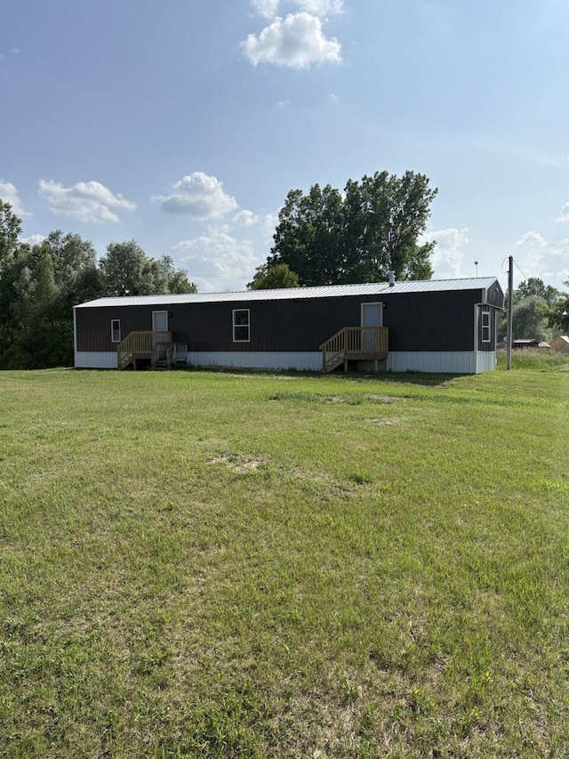 2835 E Sessions Rd, Sheridan, MI 48884 - rear view of house with a lawn