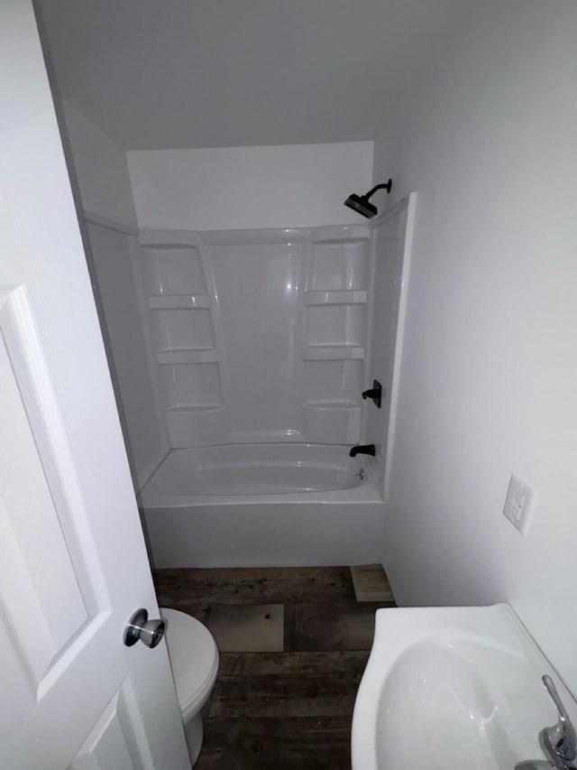 2835 E Sessions Rd, Sheridan, MI 48884 - full bath with wood finished floors and tub / shower combination