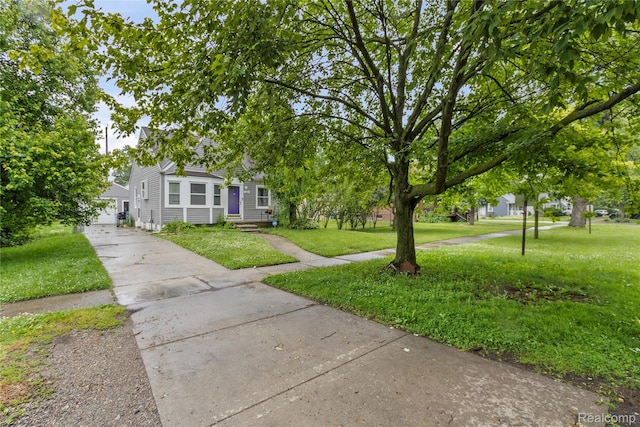 15433 Kinloch, Redford, MI 48239 - obstructed view of property featuring a front lawn