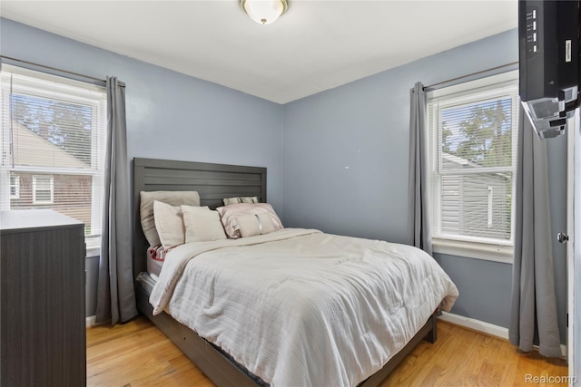 15433 Kinloch, Redford, MI 48239 - bedroom with light wood-type flooring and baseboards