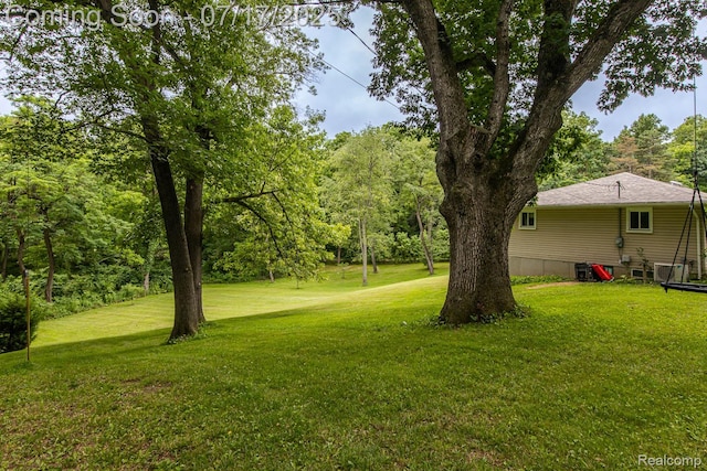 5074 Perryville Rd, Holly, MI 48442 - view of green lawn