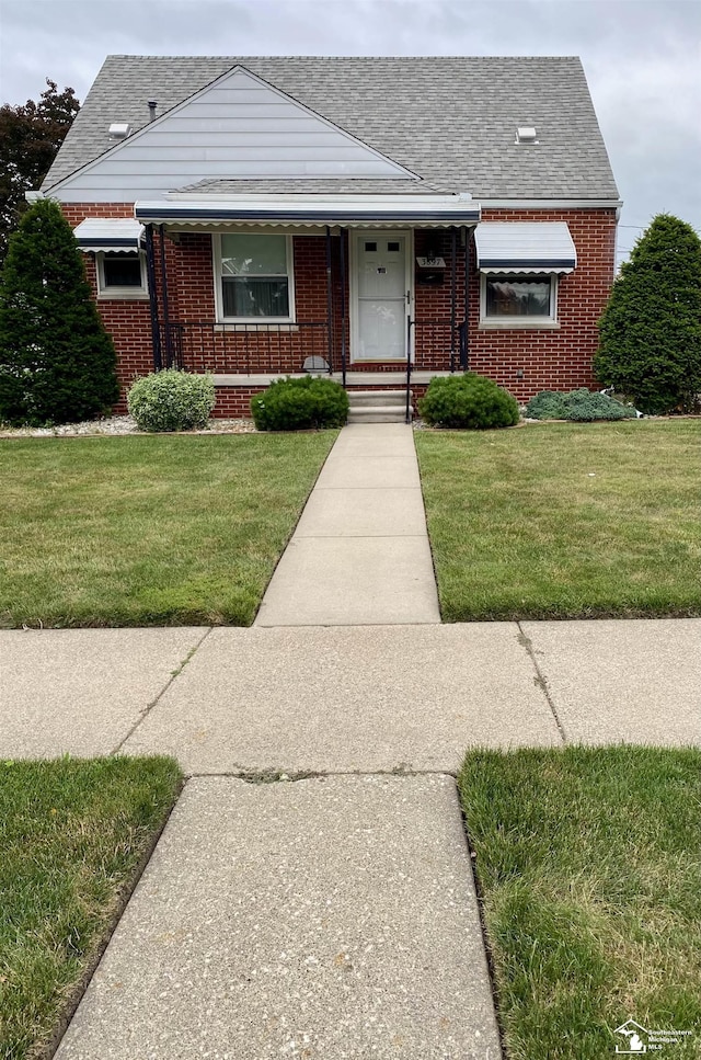 3897 15th St, Wyandotte, MI 48192 - bungalow-style home featuring brick siding and a front lawn