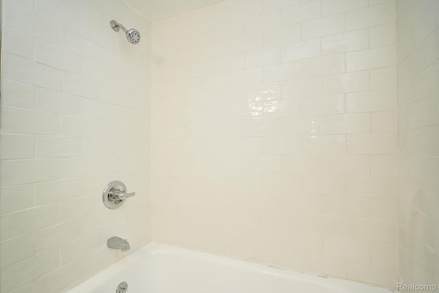 17344 Wisconsin St, Detroit, MI 48221 - full bath featuring bathing tub / shower combination