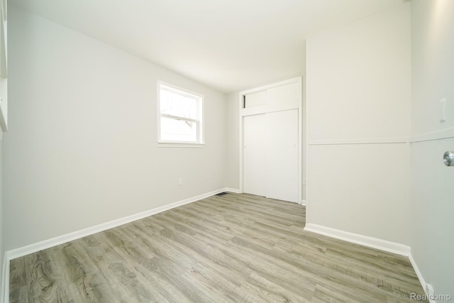 967 Keith St, Oxford, MI 48371 - unfurnished room with light wood-style floors and baseboards