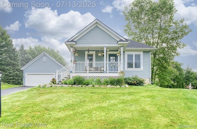421 Montclair Ln, Howell, MI 48843 - view of front of property featuring a porch, a front yard, and a shingled roof