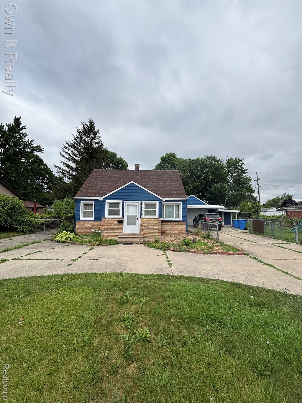 5696 Kinloch St, Dearborn Heights, MI 48127 - bungalow featuring roof with shingles and entry steps