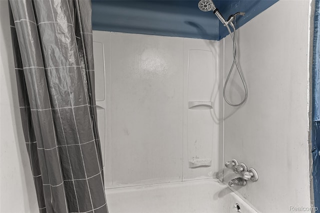 16934 Pembroke Ave, Detroit, MI 48235 - full bath with shower / bathtub combination with curtain