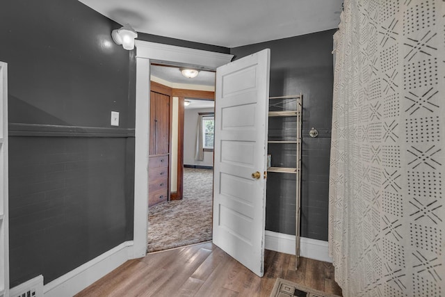 843 Center St, Jackson, MI 49202 - corridor with wood finished floors and baseboards
