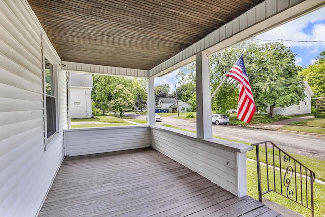 843 Center St, Jackson, MI 49202 - view of porch