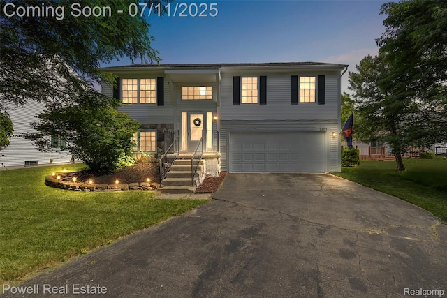 2601 Eardman Ct, Westland, MI 48186 - split foyer home featuring a garage, driveway, and a front lawn
