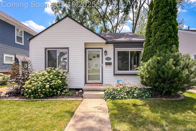 2216 Barrett Ave, Royal Oak, MI 48067 - view of front of property featuring a front yard and roof with shingles