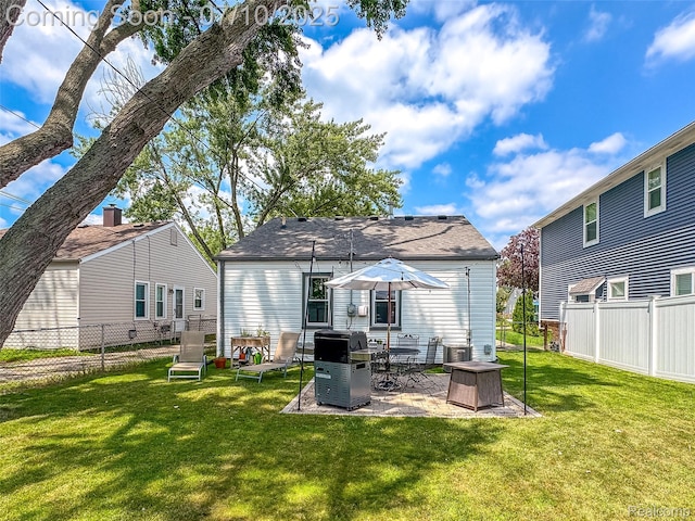 2216 Barrett Ave, Royal Oak, MI 48067 - back of property with a fenced backyard and a patio area