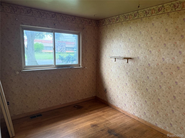 16061 Common Rd, Roseville, MI 48066 - unfurnished room with light wood-type flooring and baseboards