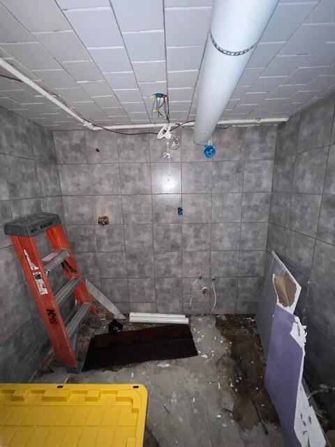 1325 Maude Ave NE, Grand Rapids, MI 49505 - view of bathroom