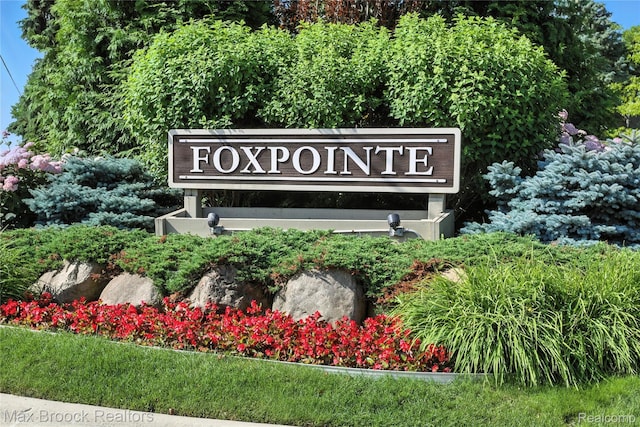 4185 Foxpointe Dr, West Bloomfield, MI 48323 - photo 2