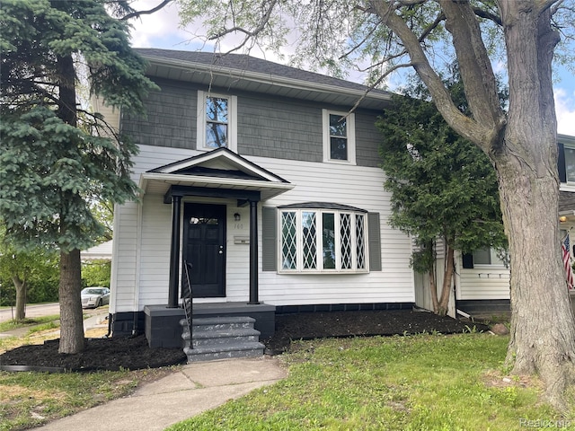 160 Emmons Blvd, Wyandotte, MI 48192 - traditional style home featuring a front yard