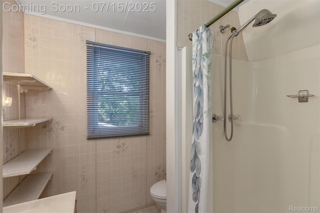 20225 Shady Lane Ave, Saint Clair Shores, MI 48080 - full bathroom featuring curtained shower and tile walls
